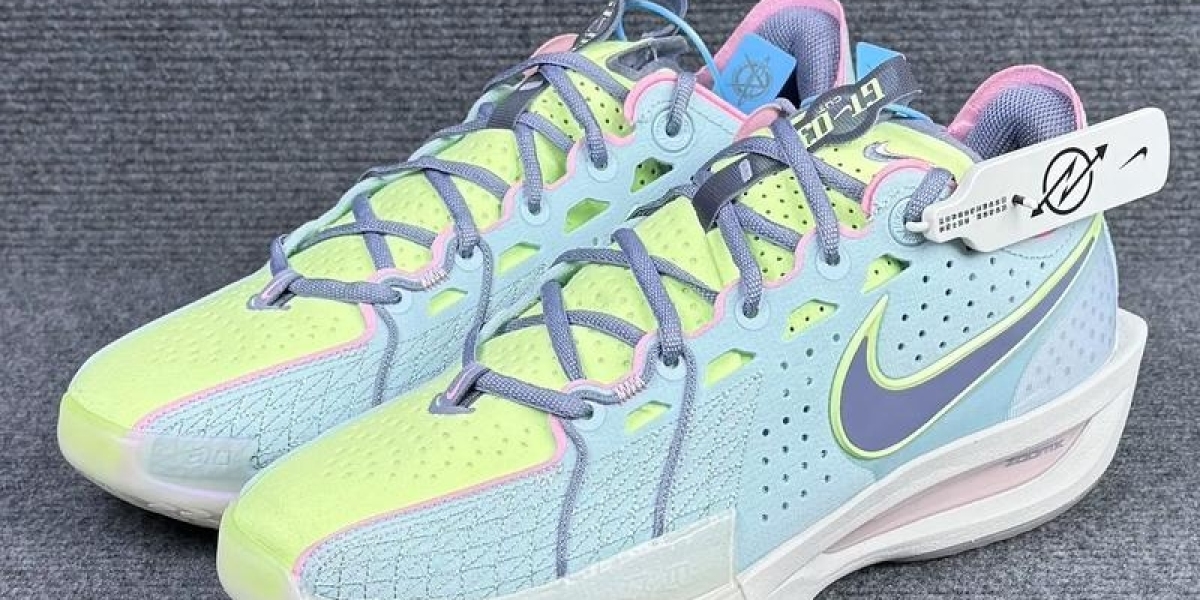 Adidas Yeezy, Nike Zoom PegasusAdidas Yeezy, Nike Zoom Pegasus