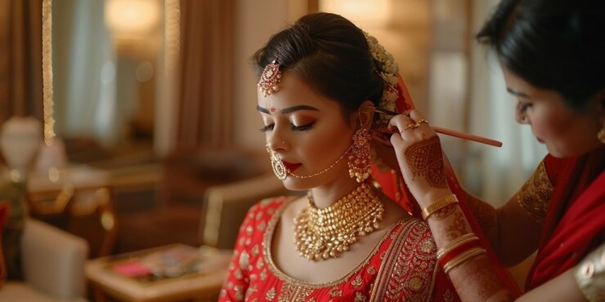 Best Makeup Artist in Rajouri Garden | Klaavee Luxe Salon