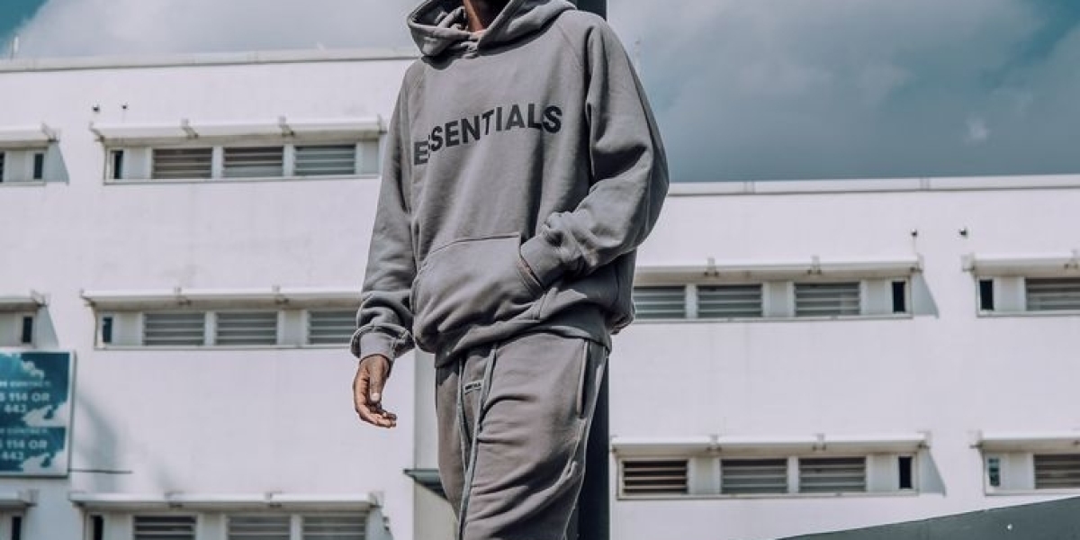 Why Essential Hoodie and Hellstar Hoodie Summer Styles Appeal to Every Generation
