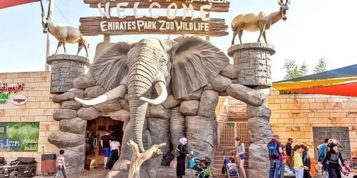 How Can Tourists Plan a Visit Around Emirates Zoo Timing?